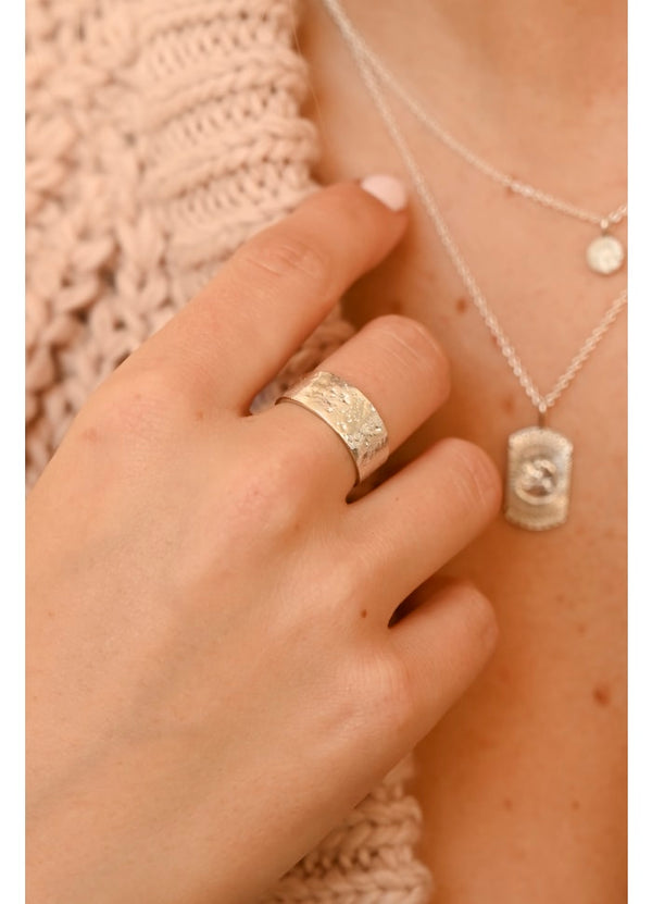 Raw band ring fra Wild Fawn Jewellery