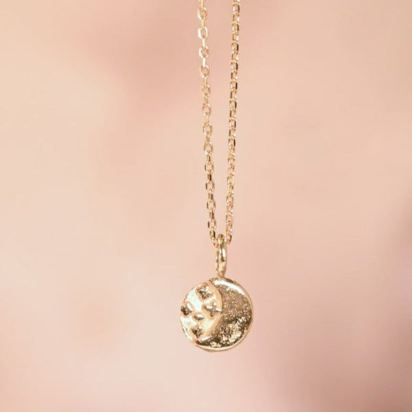 Mini moonlight pendant necklace fra Wild Fawn Jewellery.