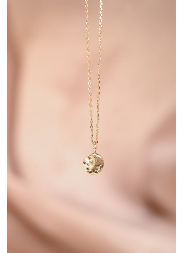 Mini moonlight pendant necklace fra Wild Fawn Jewellery.
